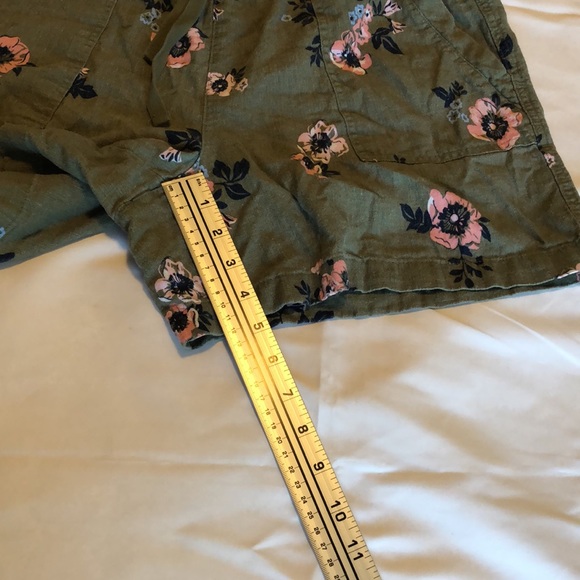 Women’s Nautica size large green floral linen shorts with front pockets - Picture 4 of 9
